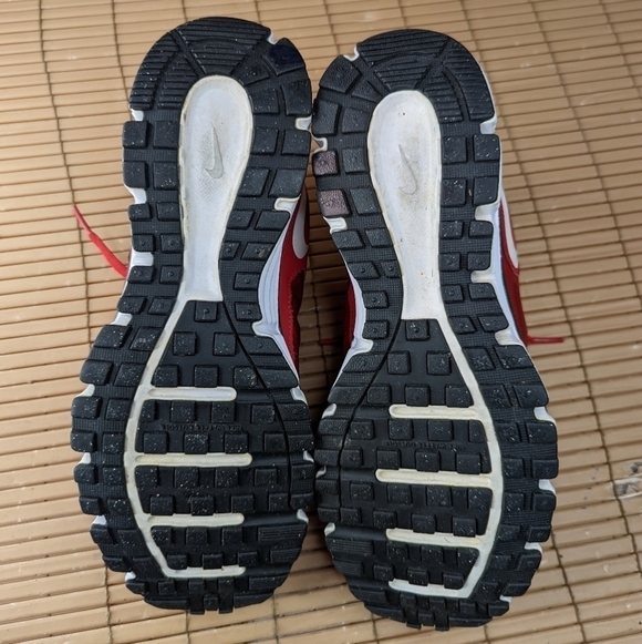 Athletic_Shoes